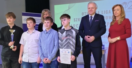 I miejsce zespołowo, II i III indywidualnie w VII Otwartej Lidze Szkół Podstawowych w Warc