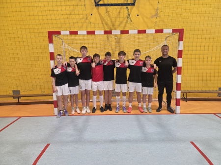 I MIEJSCE W MIĘDZYGMINNYM TURNIEJU HALOWEJ PIŁKI NOŻNEJ W TRUSKOLASACH !!! 