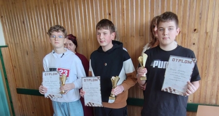 Dwa pierwsze i jedno drugie miejsce w XVIII Gminnym Turnieju Warcabowym
