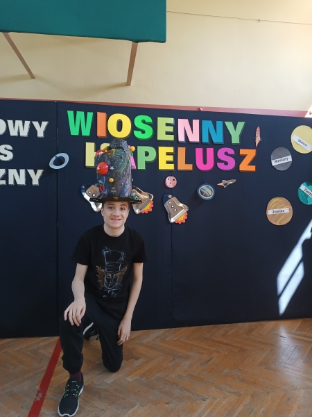 I MIEJSCE W V POWIATOWYM KONKURSIE PLASTYCZNYM ''WIOSENNY KAPELUSZ''